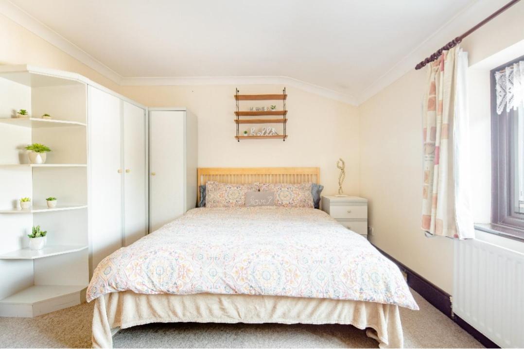 Spacious Room 2 Mins From Station London Bagian luar foto